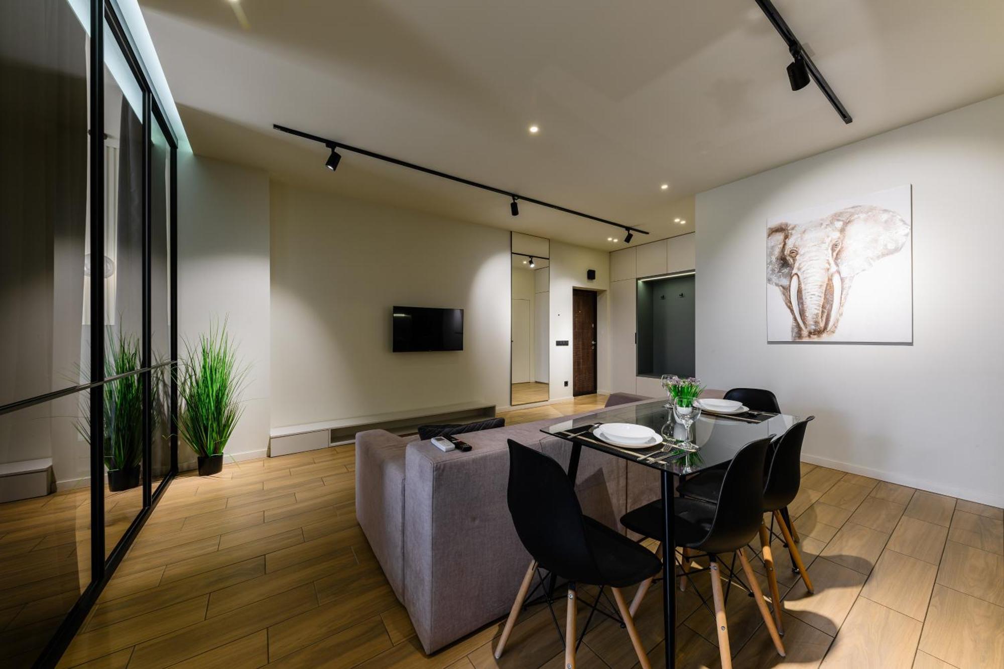 Luxury Apartments-Belochka Uschhorod Exterior foto
